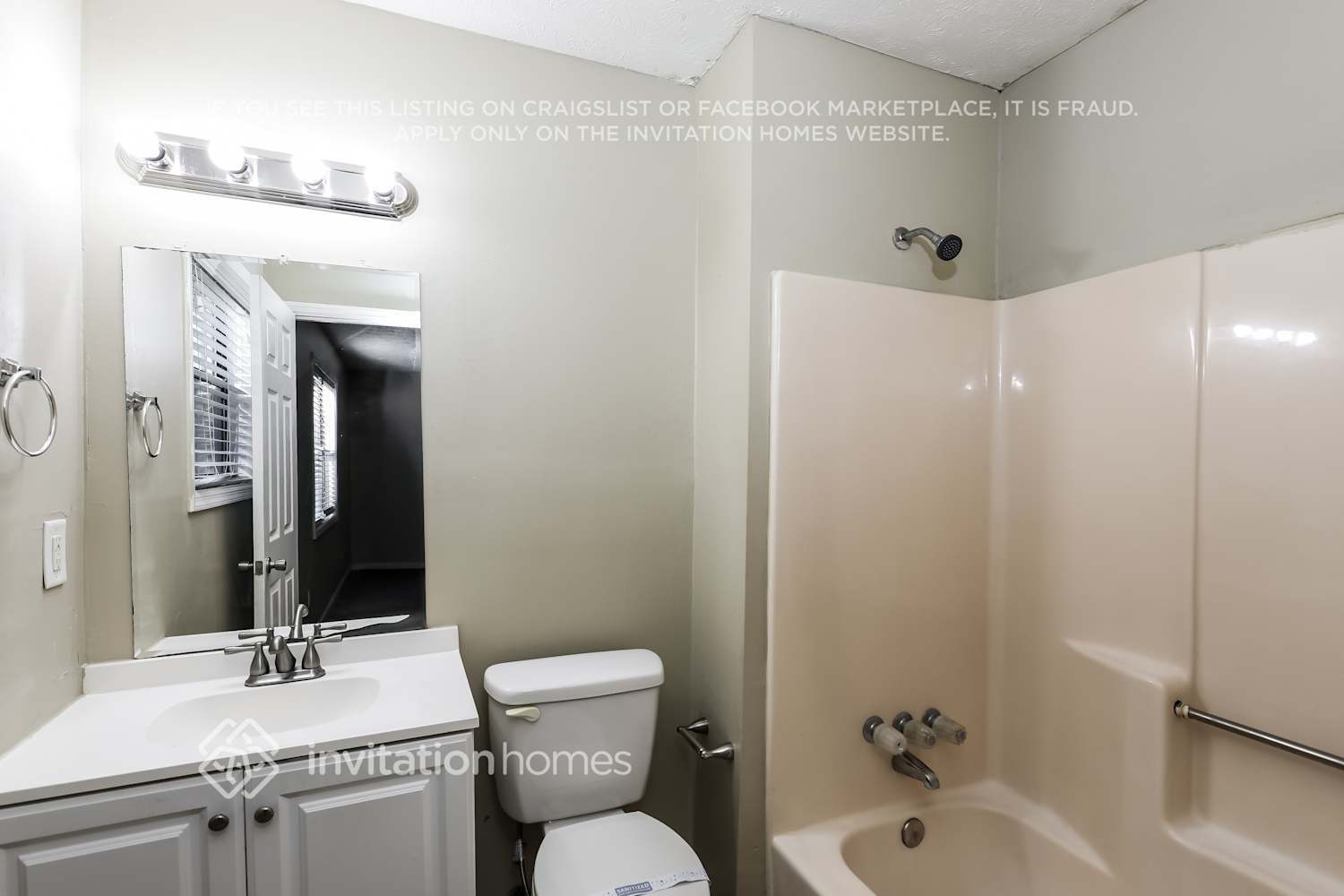 Building Photo - 215 Merrydale Dr