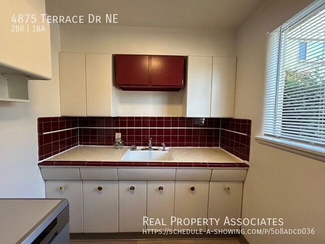 Building Photo - 4875 Terrace Dr NE