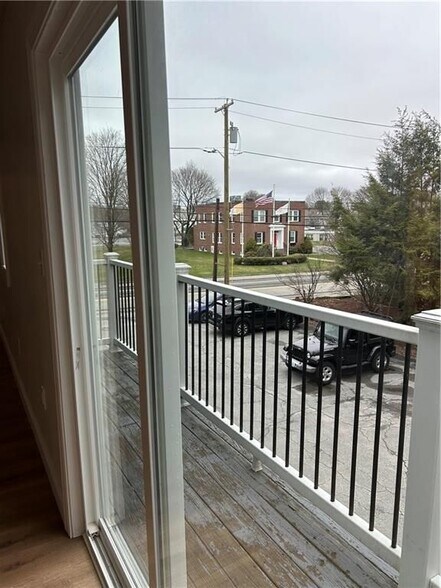 Building Photo - 304 Front St