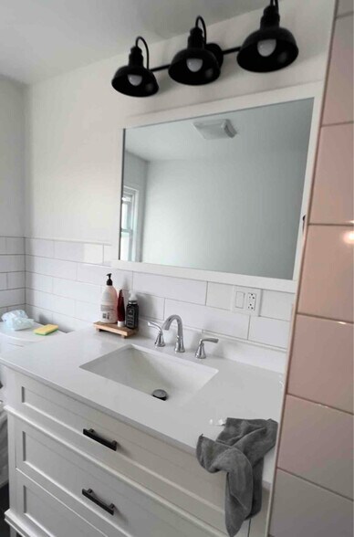 Building Photo - 416 Front St