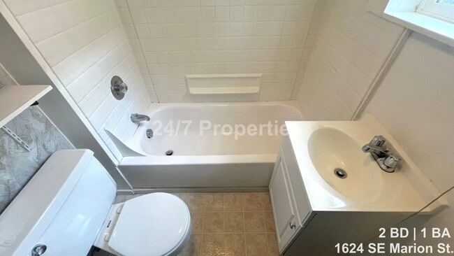 Building Photo - Charming 2 BD | 1 BA Duplex in Sellwood