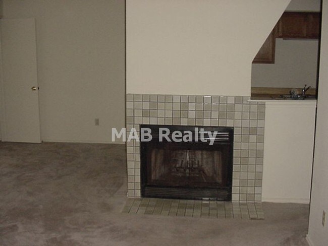 Building Photo - 9829 Walnut