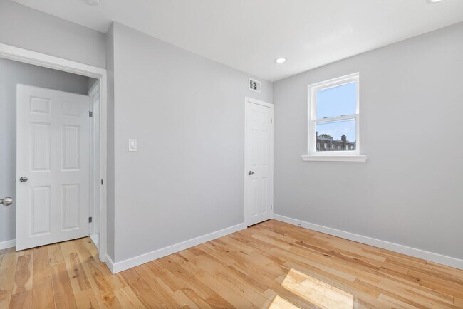 Building Photo - Wow! South Philly Modern 3 Bed 2 Bath Home! Yard! Central Air! W/D! H/W Floors! Gorgeous!