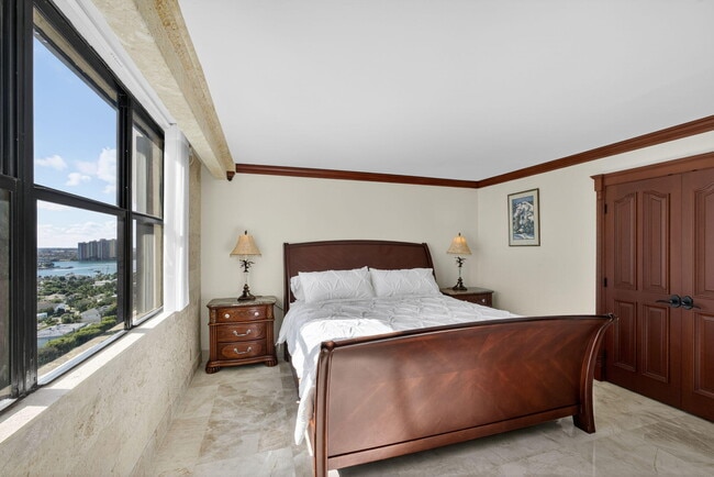 Building Photo - 3400 N Ocean Dr