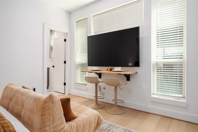 Building Photo - 3028 Lamar St