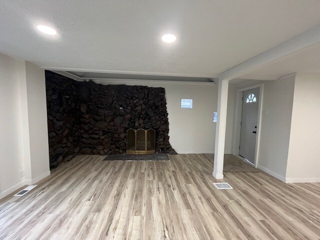 Building Photo - 1301 E 6th St