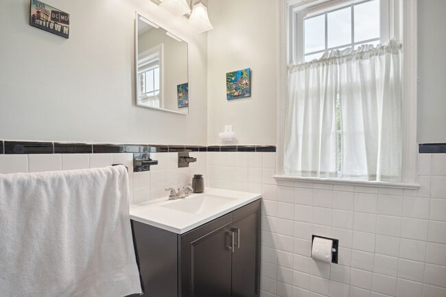 Building Photo - 2202 Washington Ave