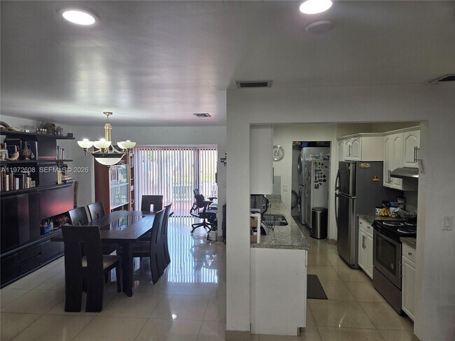 Building Photo - 4916 Sheridan St