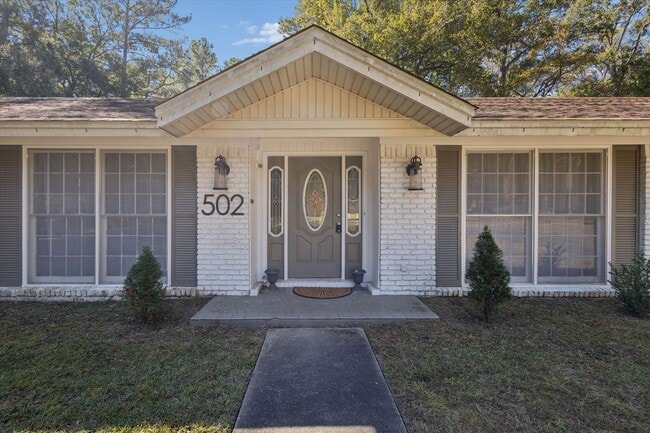 Building Photo - MOVE-IN READY! (Pet Friendly)