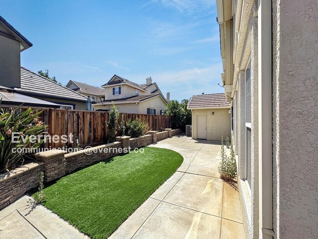 Building Photo - 246 W Recreo Way
