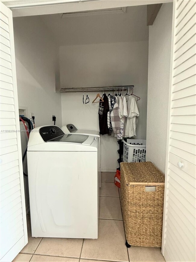 Building Photo - 10984 SW 182nd Ln