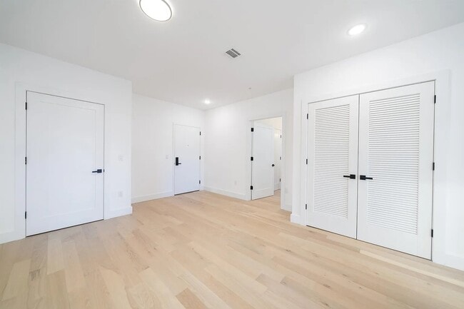 Building Photo - 649 38th St