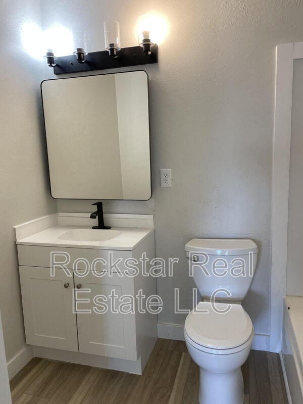 Building Photo - 1003 E Illinois Ave