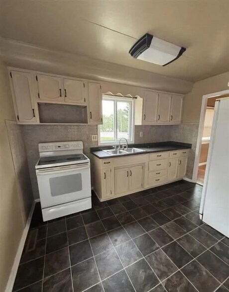 Building Photo - 222 Crestview Dr