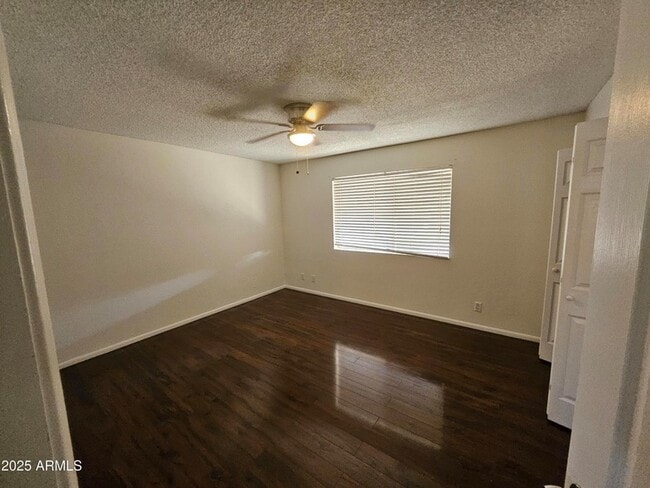 Building Photo - 513 N Apache Dr