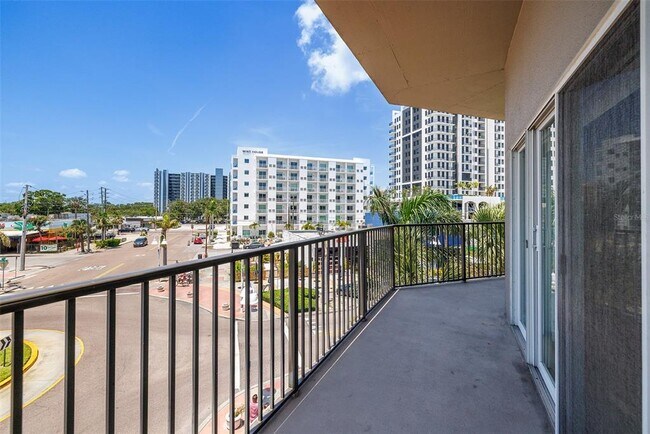 Building Photo - 1010 Central Ave N