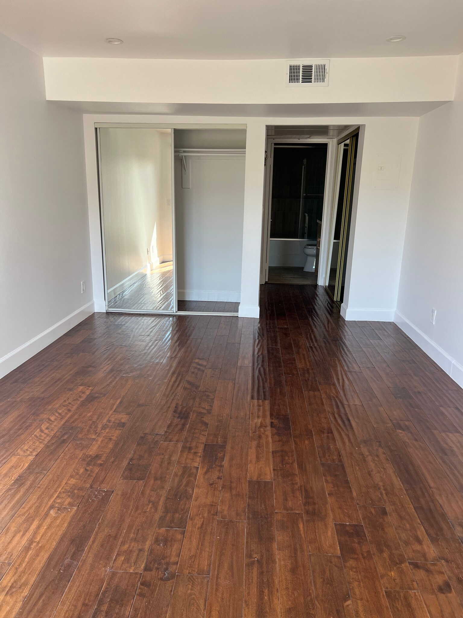 Building Photo - 1517 Armacost Ave