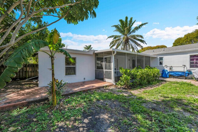 Building Photo - 132 E Central Blvd