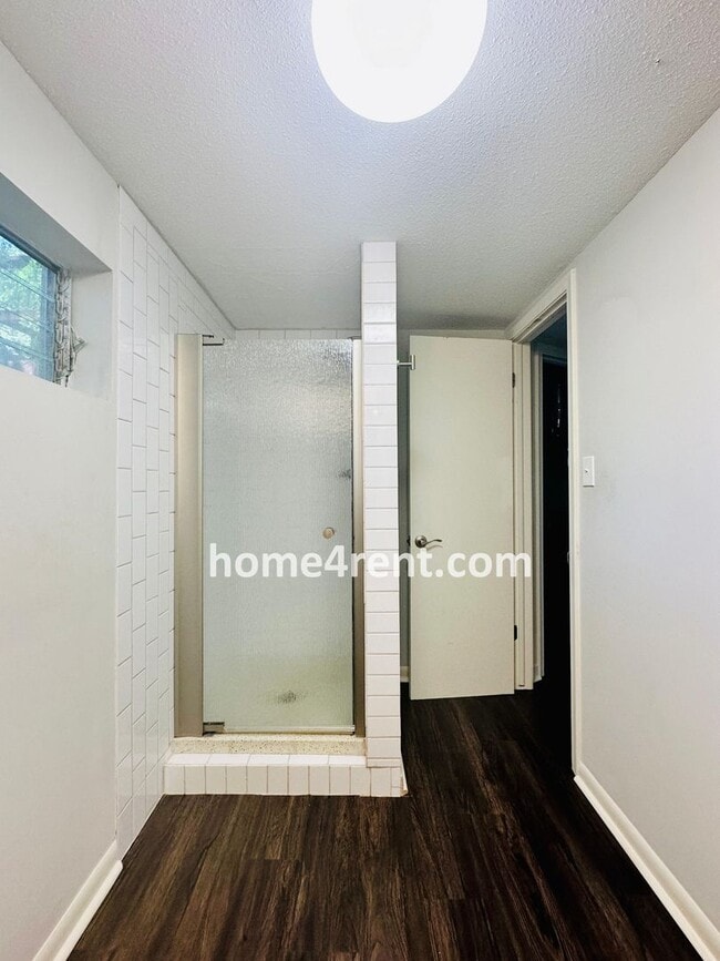 Building Photo - Updated Kitchen w/ Granite Counters, Subway Tile, SS Appliances