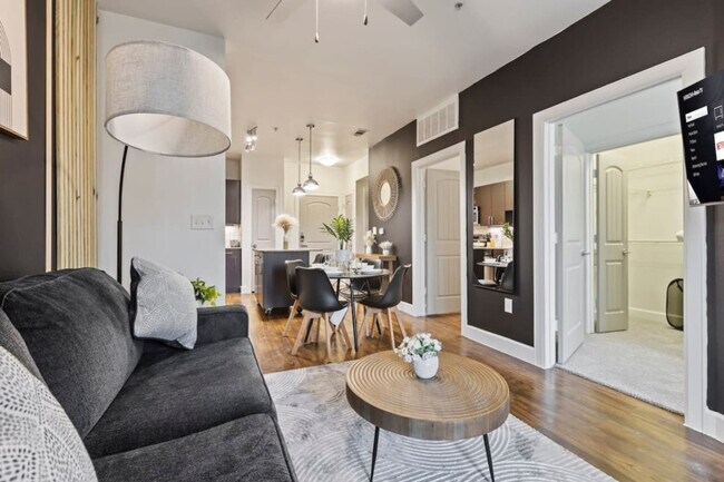 Building Photo - 5250 Town and Country Blvd