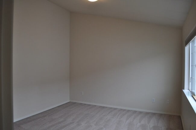 Building Photo - 3 Bedroom East Anchorage Condo!