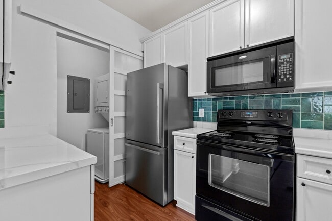 Building Photo - 8441 Callabee Way