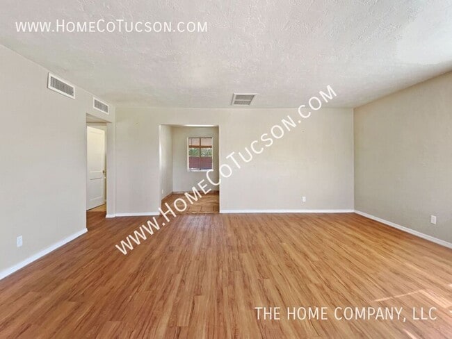 Building Photo - 5452 E Linden St