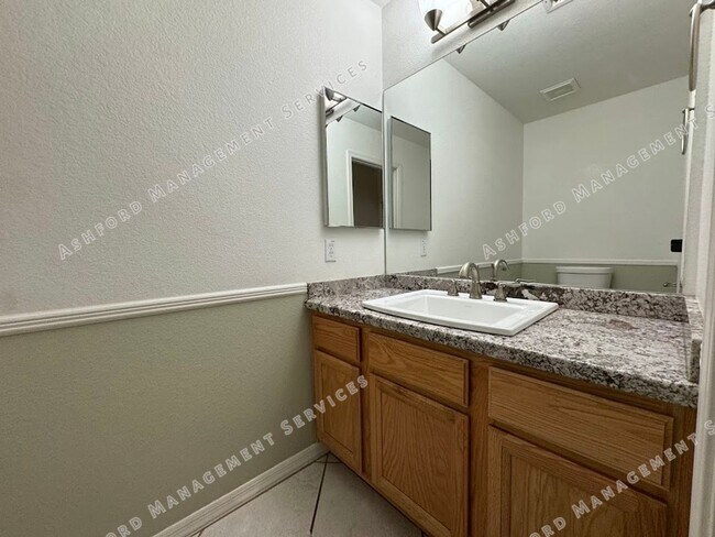Building Photo - HALF OFF FIRST MONTH'S RENT! 4 BEDROOM 2.5 BATHROOM HOME