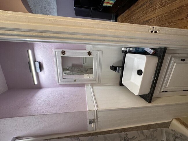 Building Photo - 115 S Elder Ave