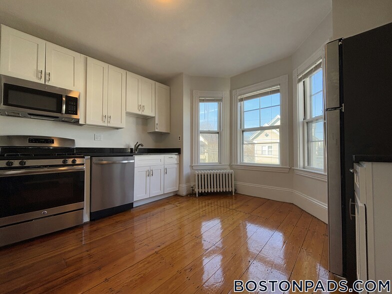 Building Photo - 141 Brown St