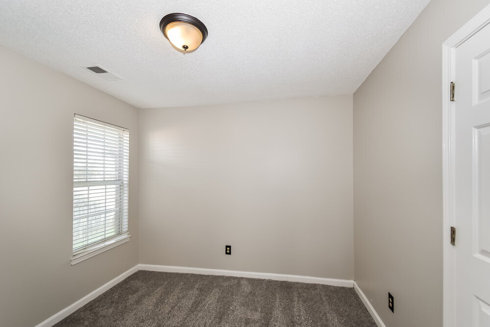 Building Photo - 7082 Hampton Dr