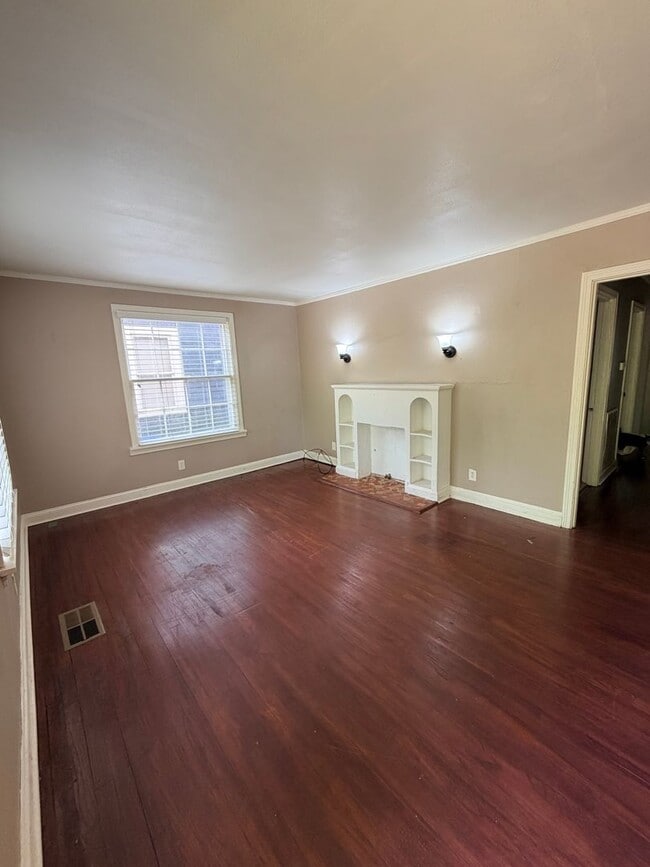 Building Photo - Beautiful 2 Bedroom Unit near LSUS!