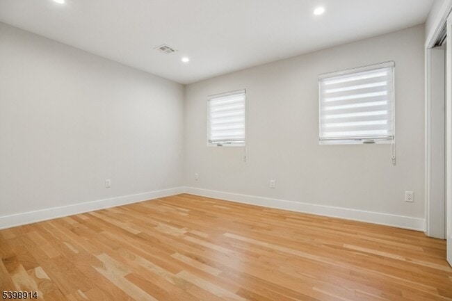 Building Photo - 30 Hemlock Terrace