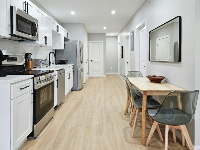 Building Photo - 1487 5th Ave