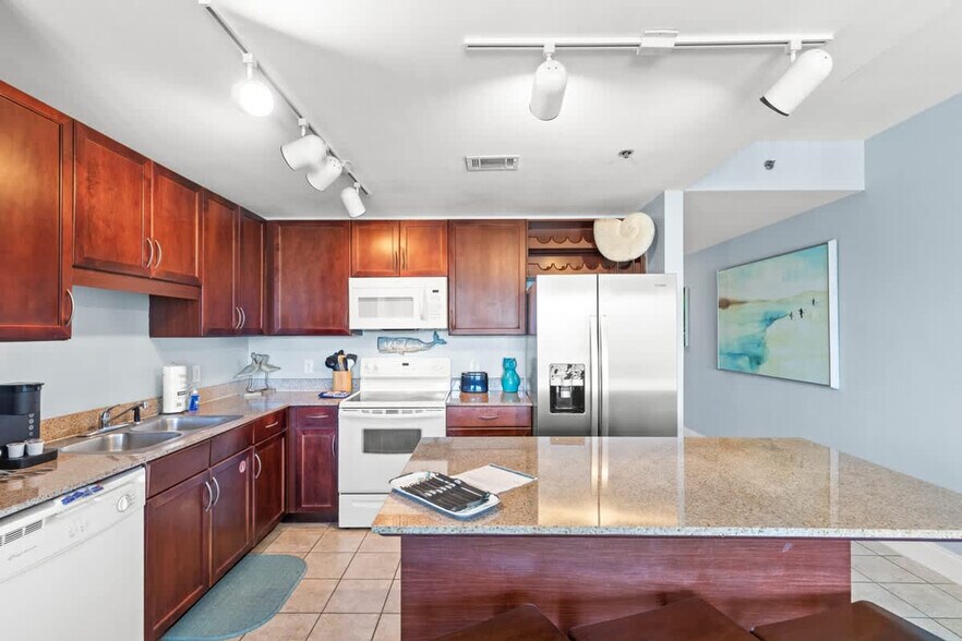 Building Photo - 9902 S Thomas Dr