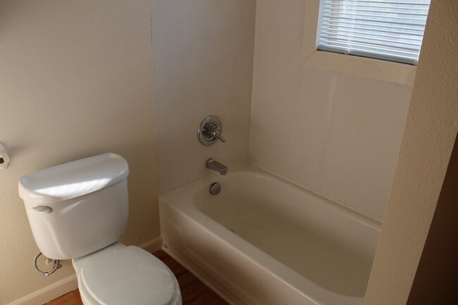 Building Photo - 22175 State Line Rd