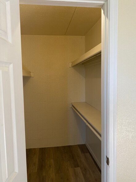 Building Photo - 7110 E Continental Dr