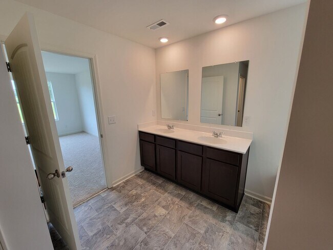 Building Photo - 2610 Trestle Park Cir