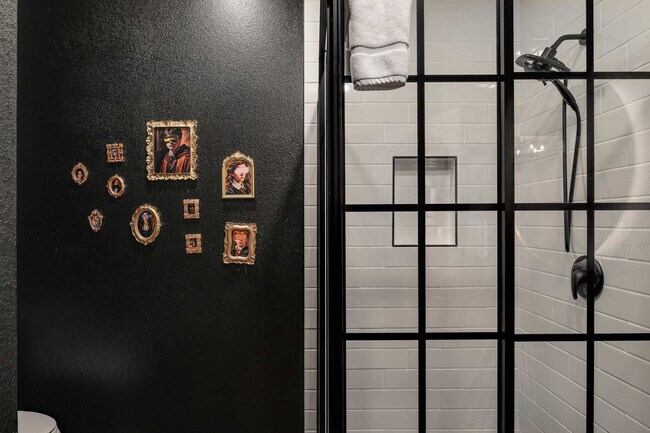 Building Photo - 1227 Radiant St