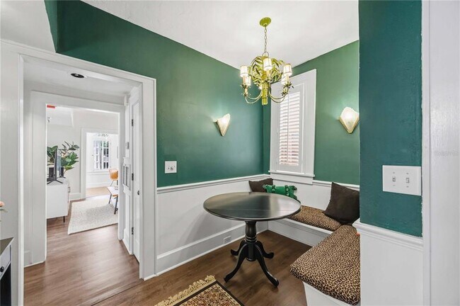 Building Photo - 1221 N Palm Ave