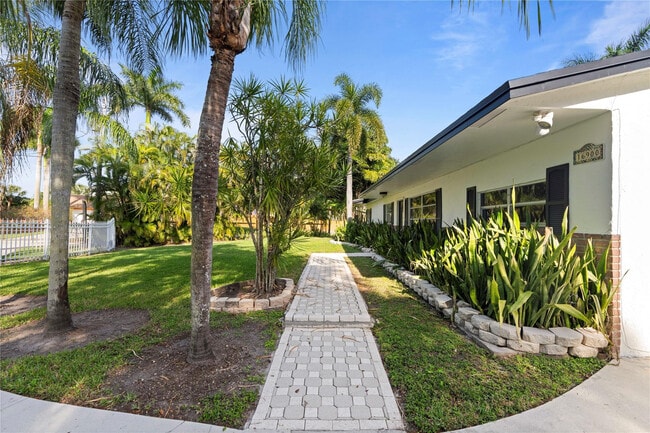 Building Photo - 16900 SW 62nd St