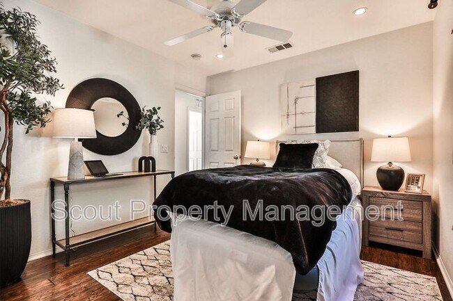 Building Photo - 28814 S Lake Dr