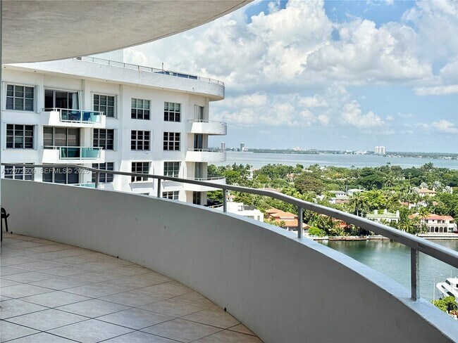 Building Photo - 5161 Collins Ave