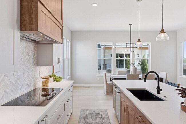 Building Photo - New Charming Berthoud Home with Modern Com...