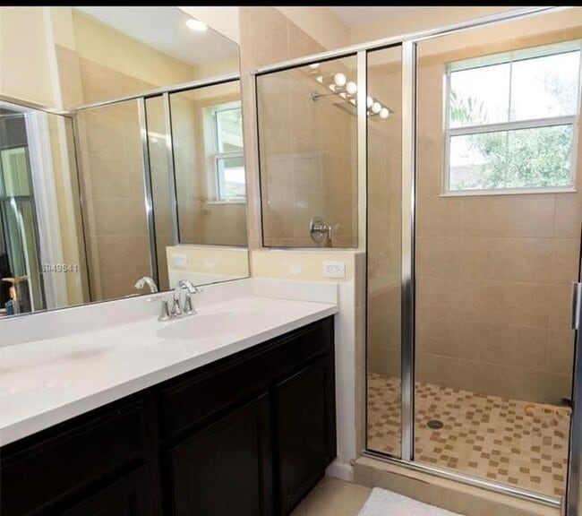 Building Photo - 2917 Cascada Isle Way