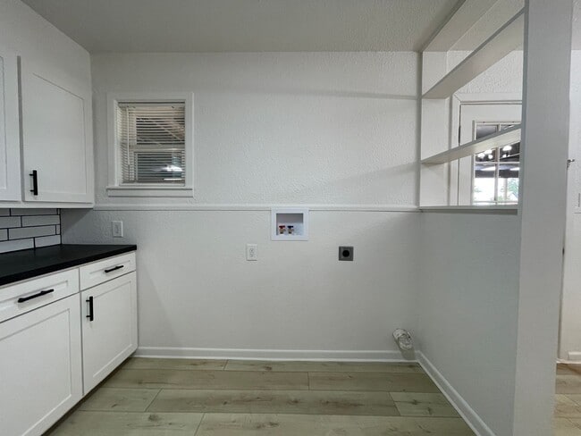 Building Photo - Fresh, Fun, 3-bed, 1-bath Lamesa Home