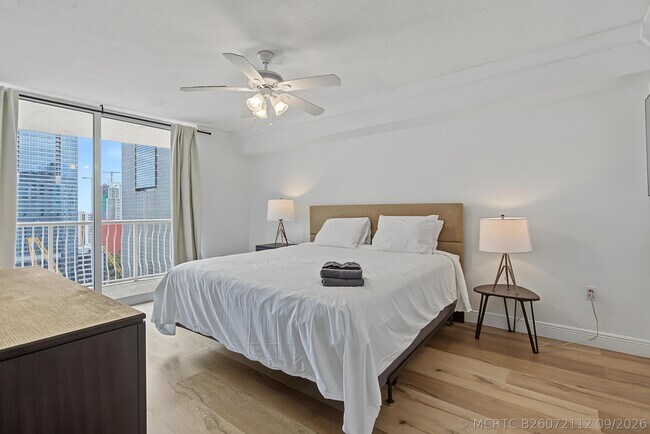 Building Photo - 1200 Brickell Bay Dr