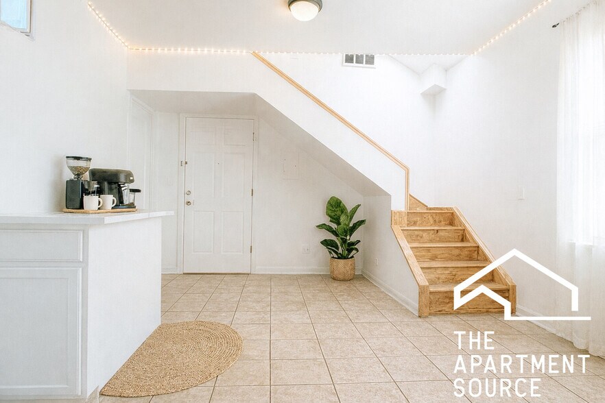 Building Photo - 1900 S Throop St