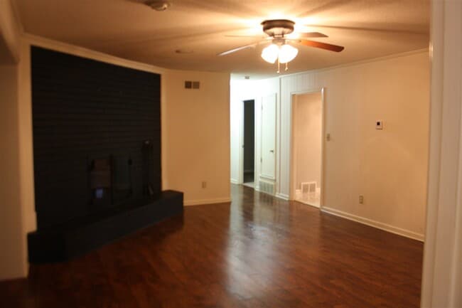 Building Photo - 1833 Greensprings Ln