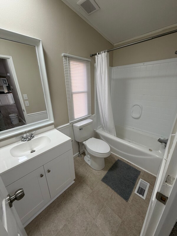 Building Photo - 129 Mark Ln